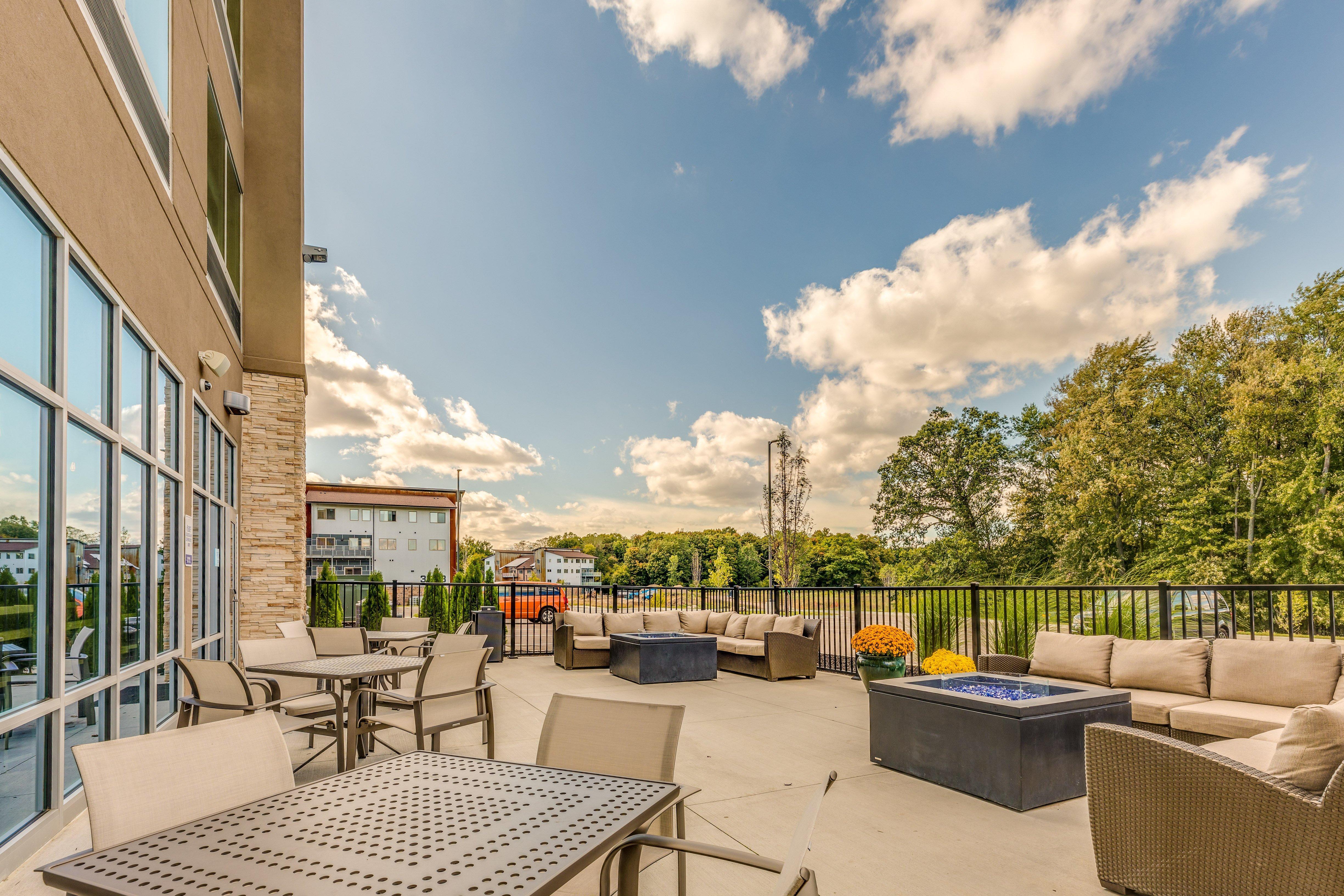 Holiday Inn Express & Suites Okemos - University Area By Ihg Zewnętrze zdjęcie
